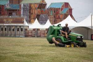 Gras maaien Fantasiafestival in Hamme